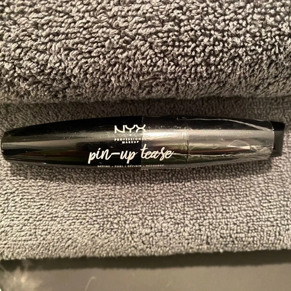 1050 NYX Pin Up Tease Black Mascara Professional Makeup